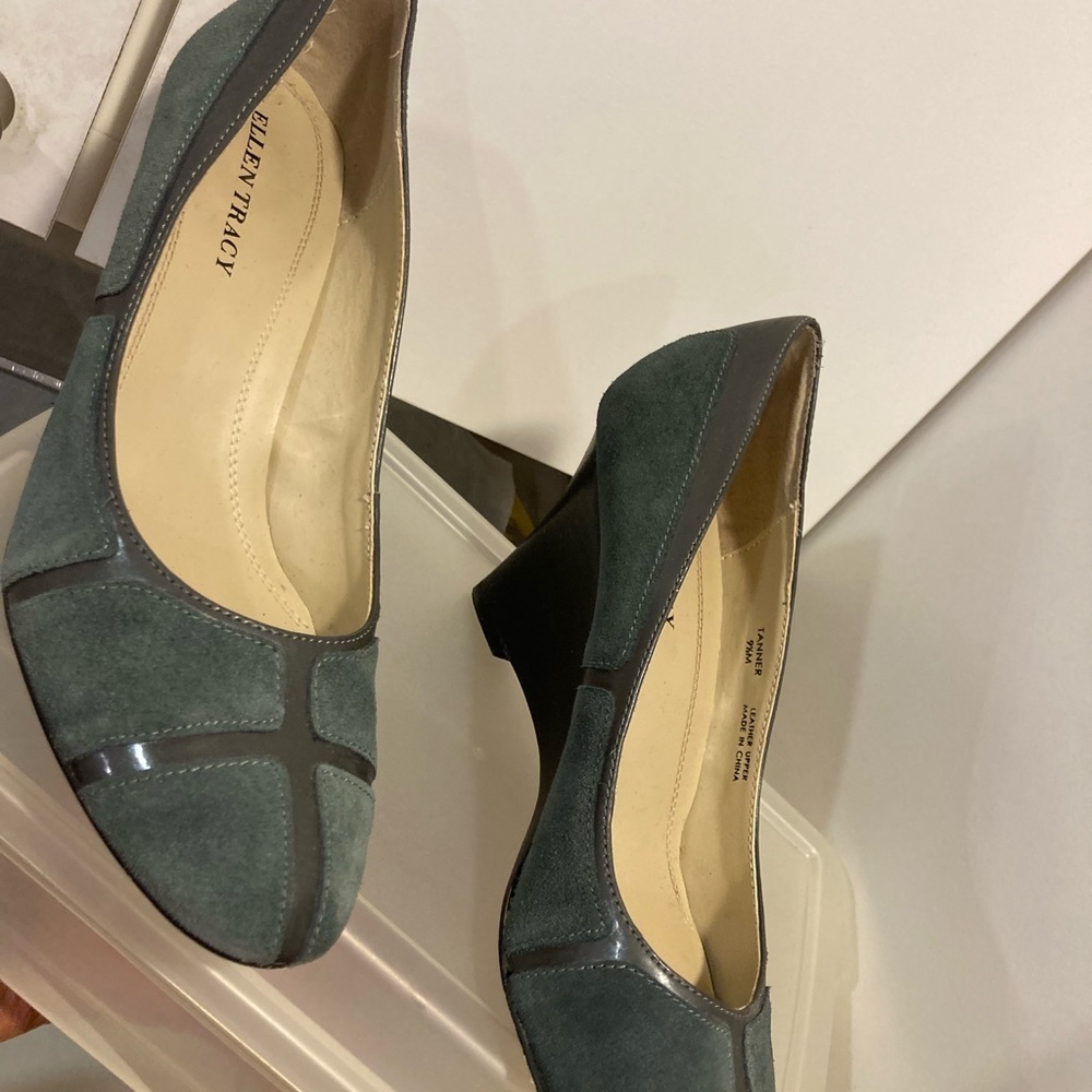 ELLEN TRACEY NEW Suede  Window Pane  Wedge  Gray  9.5 - - Picture 11 of 12